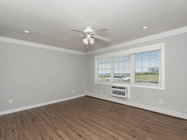 Fairfield Waterside At Sayville — Photo 36