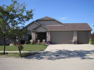 2410 White Barn Rd, Aurora, IL 60502