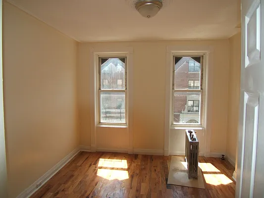 Rented by Joel Weisz, LREB | media 20