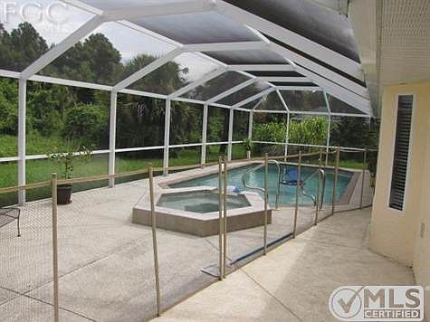 5th image of 831 Sentinela Blvd