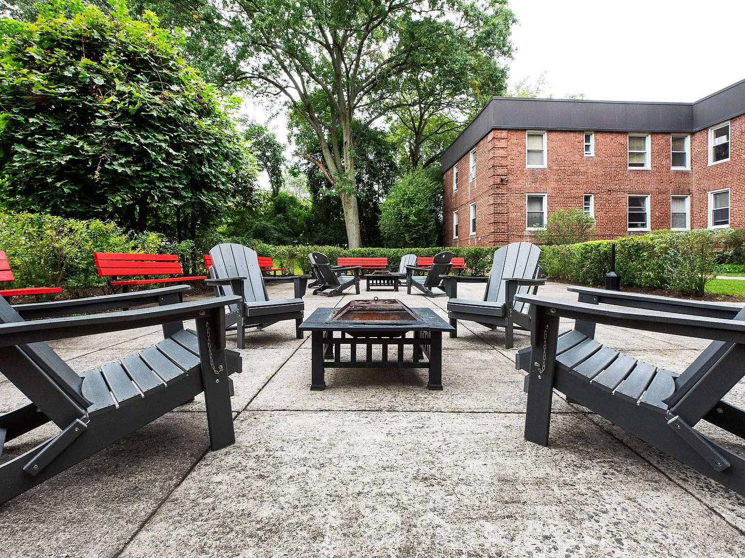 River Park Apartments — Photo 2