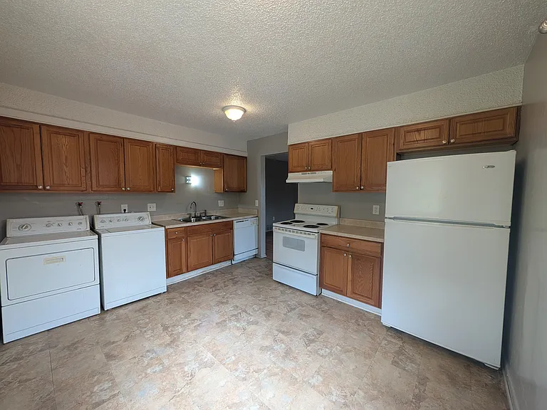 970 Newton St #B — Photo 6