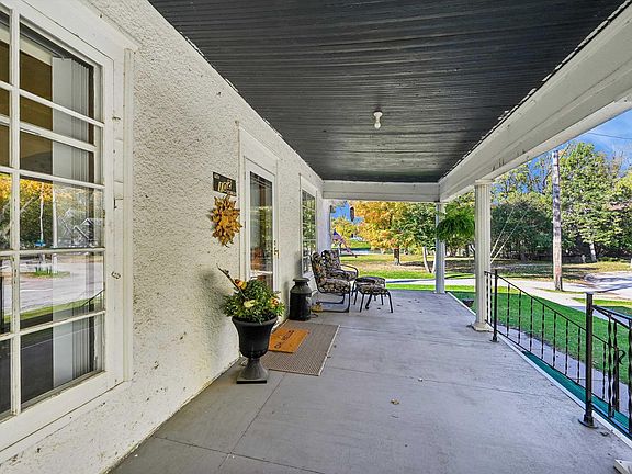 3rd image of 102 4th Ave SE
