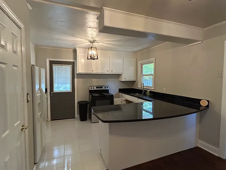 14 Plymouth Ave — Photo 4