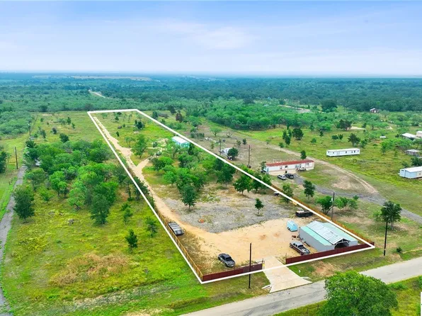 1525 Bugtussle Ln, Luling, TX 78648