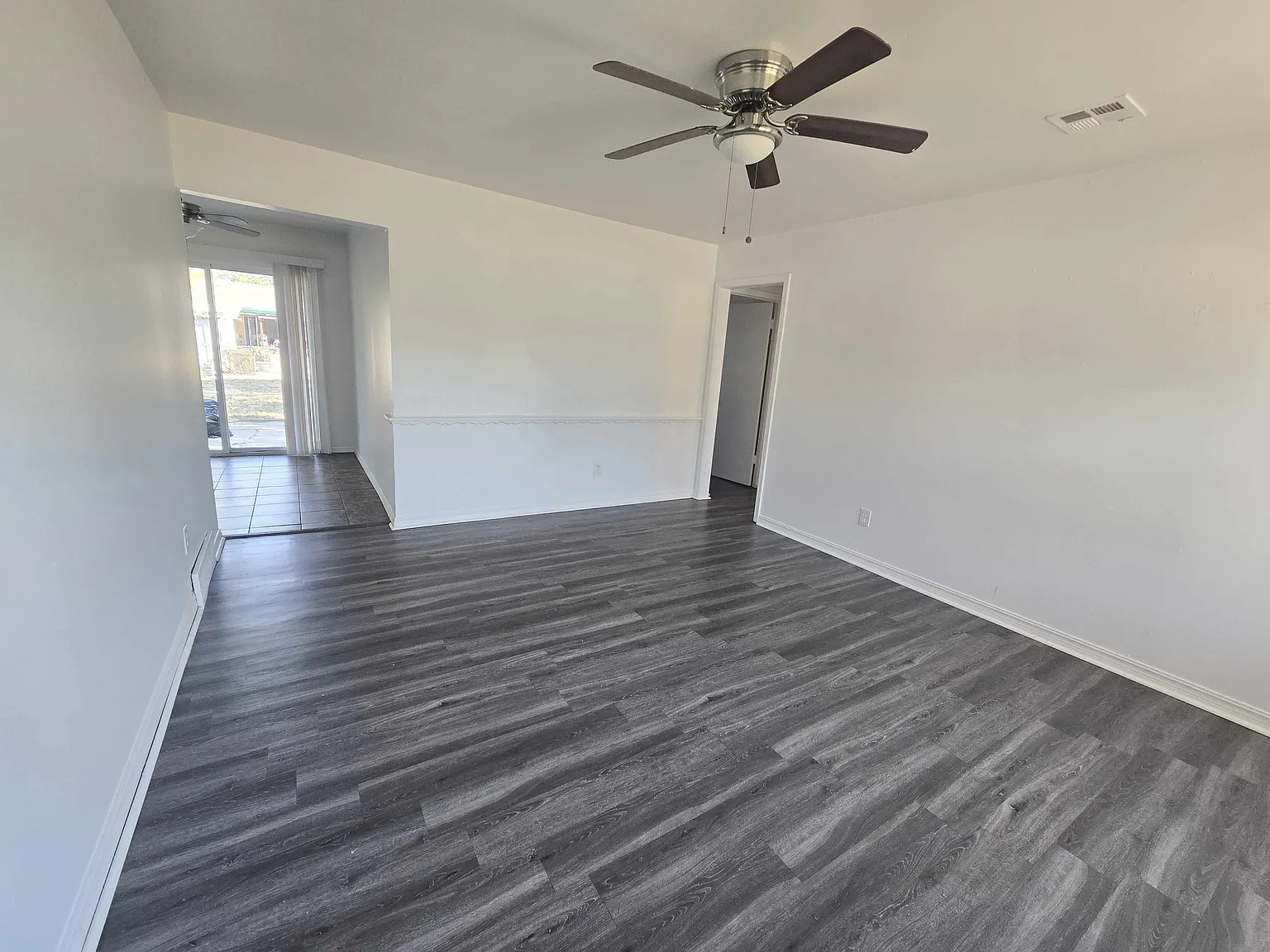 3 bed, 920 sqft, $1,100 — Photo 2