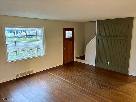 5th image of 308 N Hawkins Ave