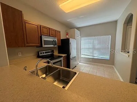 3 bed, 2.5 bath, 1606 sqft, $1,900 — Photo 3