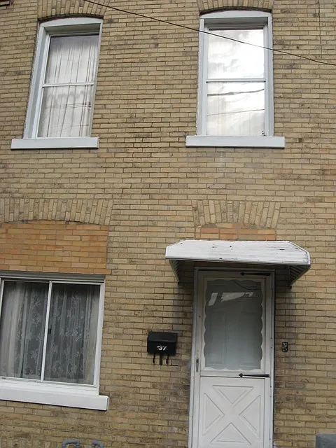 137 McCandless Ave photo 1