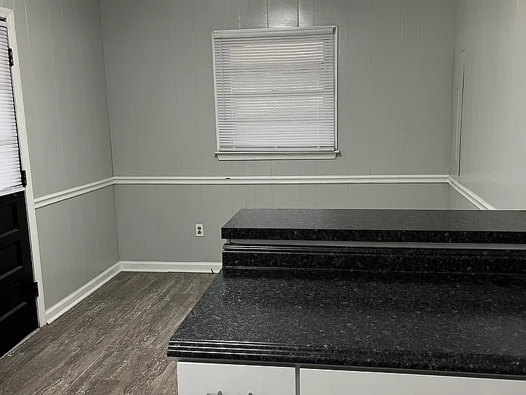 1800 Moore Dr — Photo 3