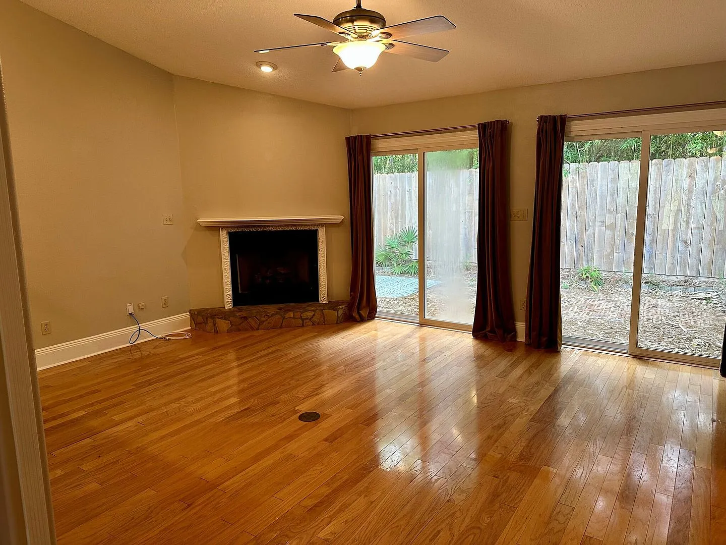 Beautiful 3/2 home on Mobile Hwy — Photo 4