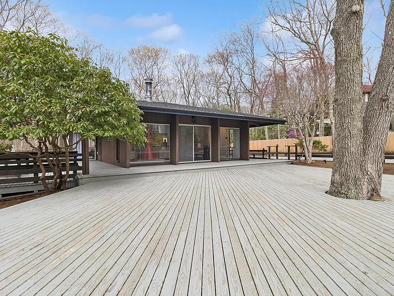 45 Hillside Dr E — Photo 16