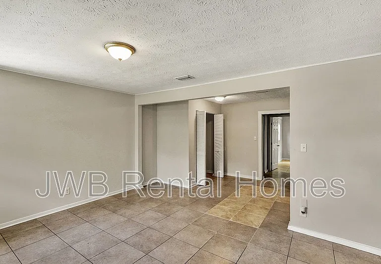 4705 Portsmouth Ave — Photo 4