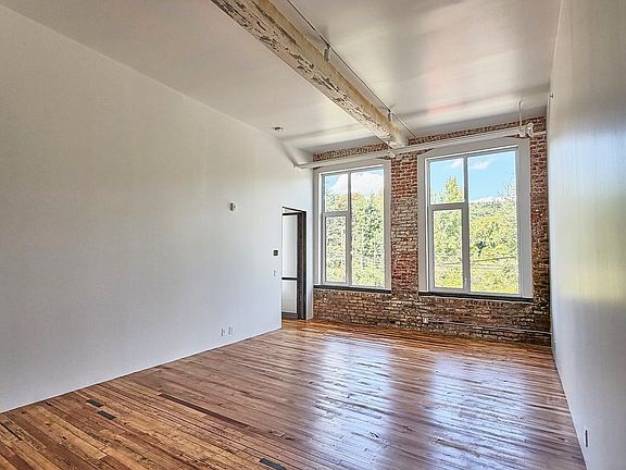 2nd image of 520 State Road 209