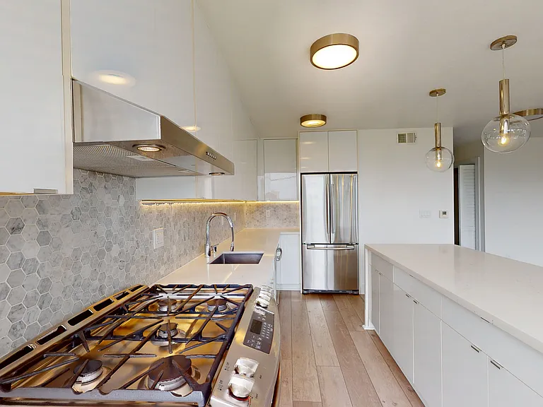 2355 Scott St #10 — Photo 8