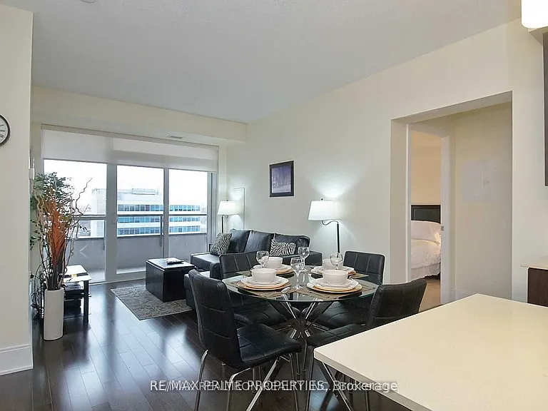 70 Roehampton Ave #1319 — Photo 19