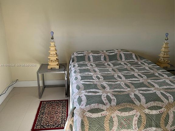 5th image of 800 NE 195th St APT 714