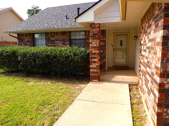 2nd image of 4827 SE Tattershall Way
