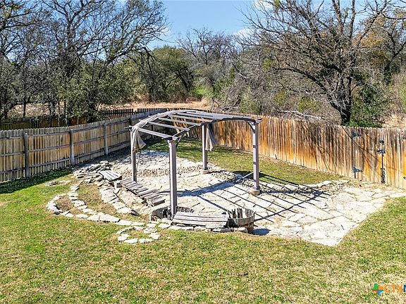 5th image of 8900 Viewpark Ln