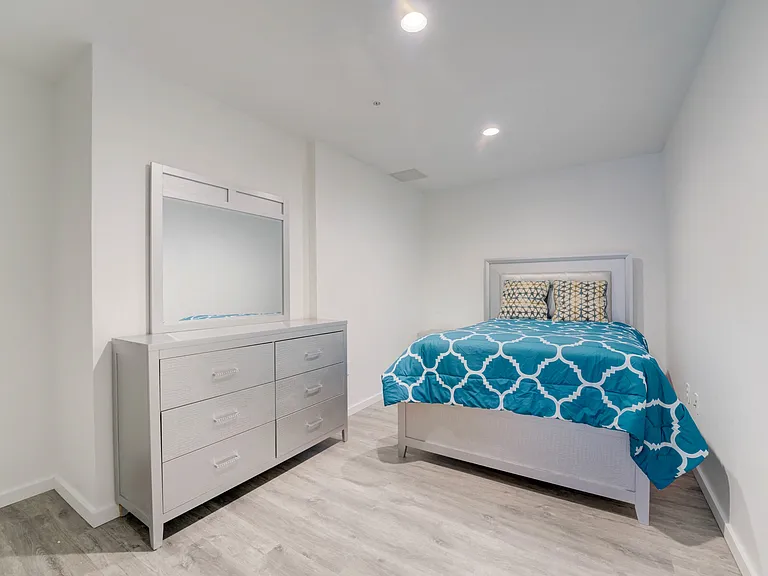 Lofts at 629 Euclid — Photo 8