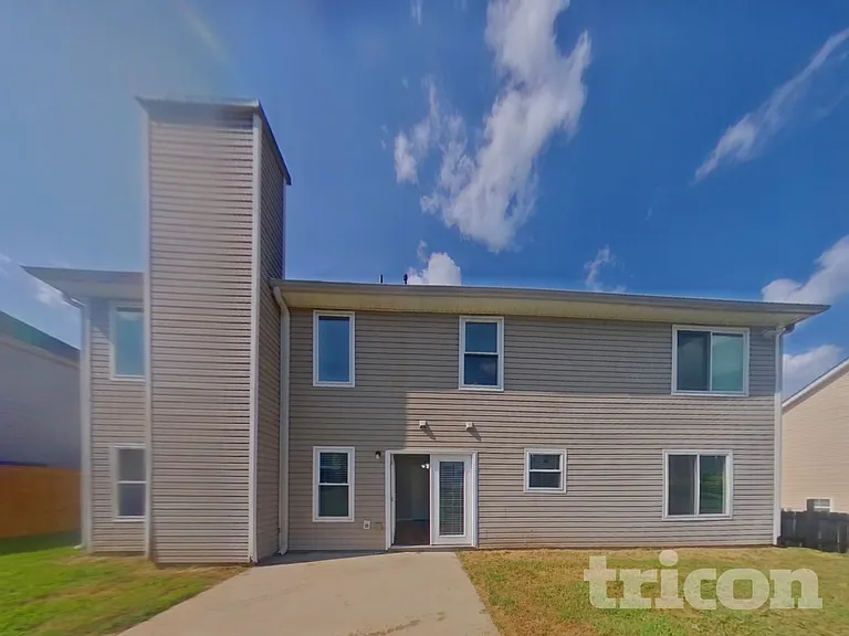 1916 Hillspring Ln — Photo 18