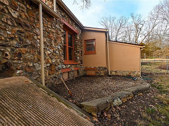 5th image of 3890 NE 90th Rd