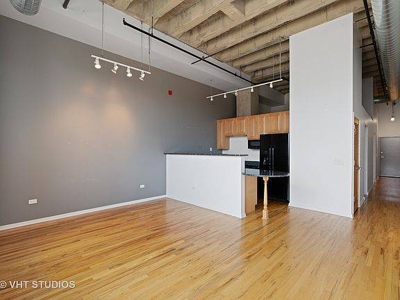 4th image of 1645 W Ogden Ave Unit 609
