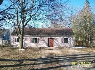 989 Granger St, Fenton, MI 48430