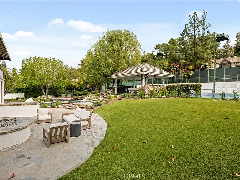 4550 Encino Ave — Photo 21