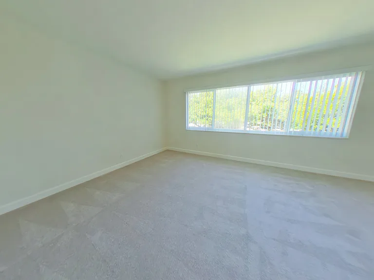 22 Coleman Pl #17 — Photo 5