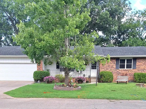 14 Acorn Dr, Harrisburg, IL 62946