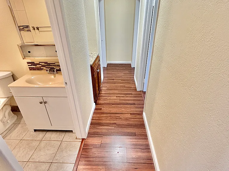 1160 N Broadway #14 — Photo 10