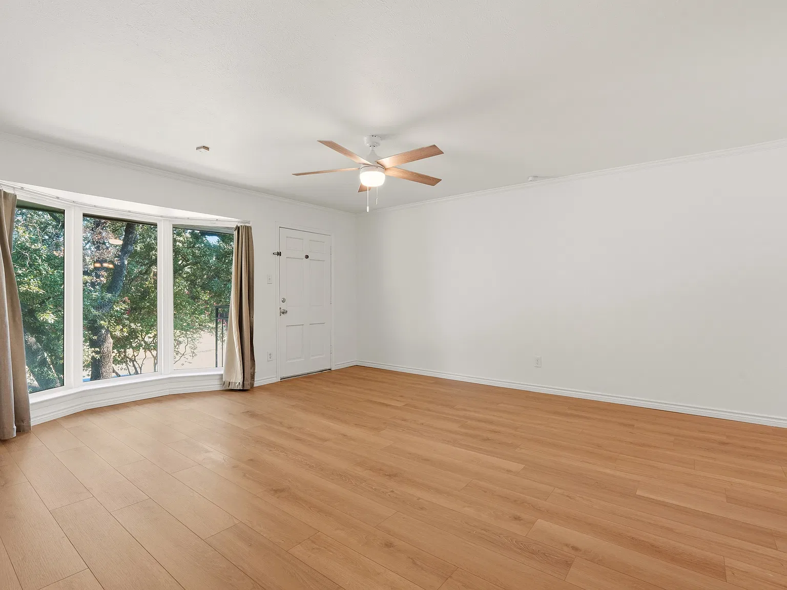 2 bed, 953 sqft, $1,650 — Photo 2