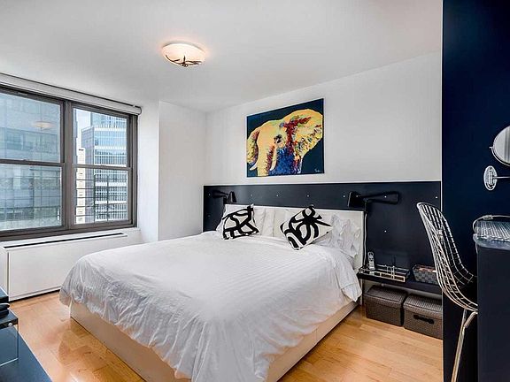 5th image of 117 E 57th St APT 27E