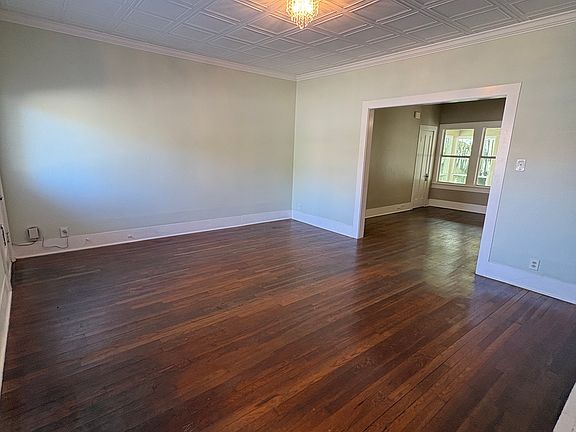 5th image of 212 Sawyer Ave