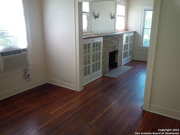 4th image of 812 W Gramercy Pl