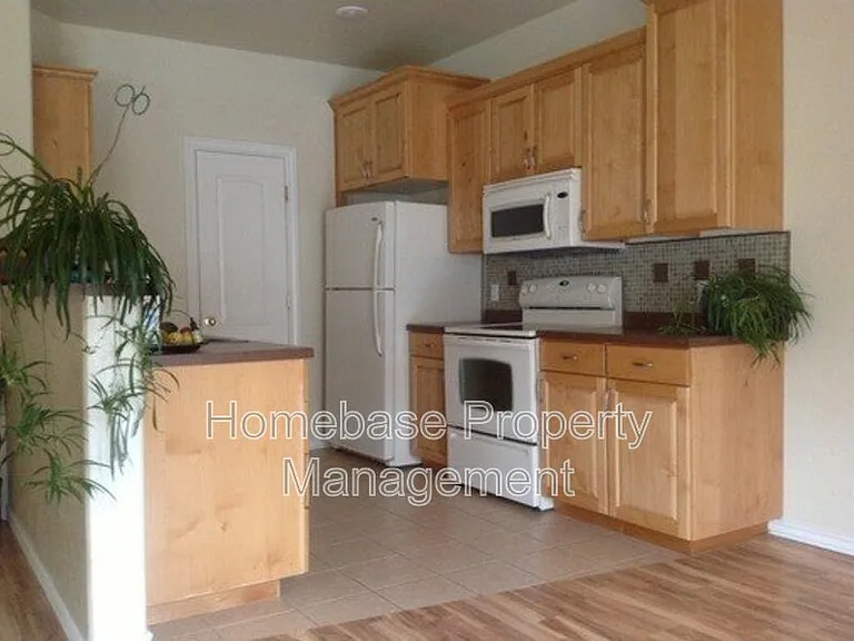 1922 Hollyhock Cir — Photo 2