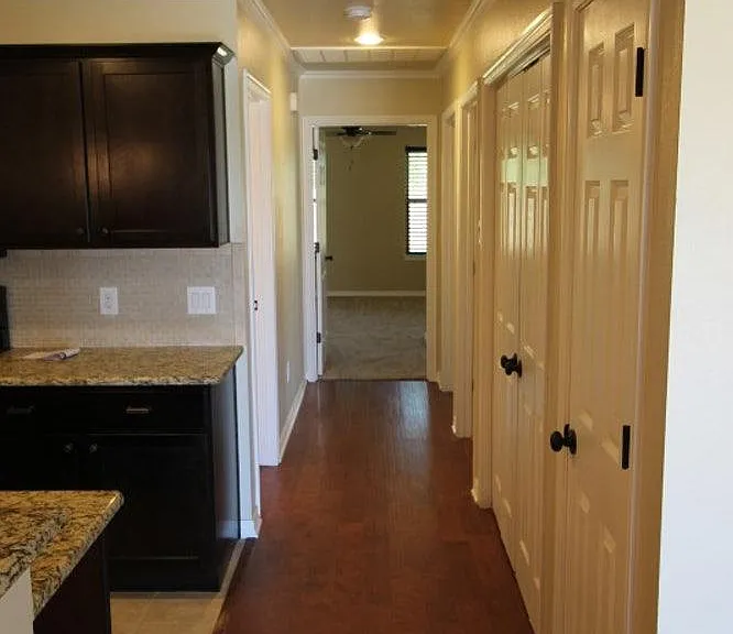 937 Robineta Ln — Photo 4