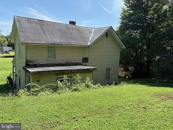 3rd image of 626 Stoney Ln