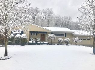 1074 Carroll Ln, Hermitage, PA