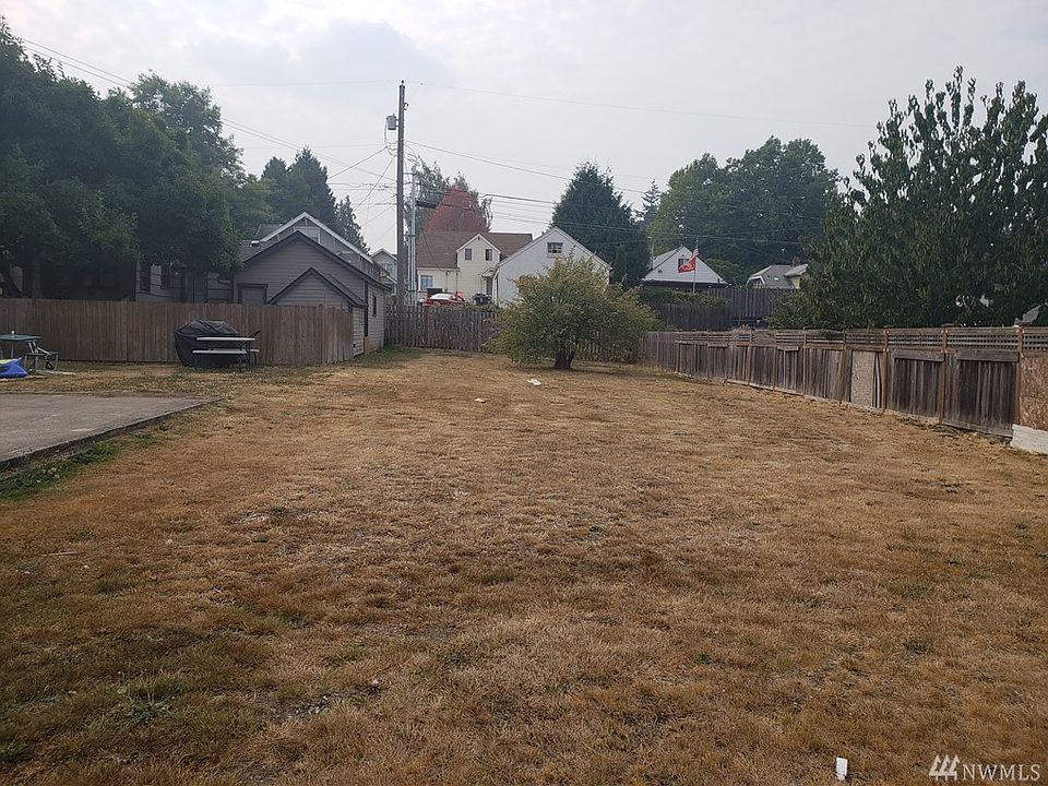 2nd image of 4632 Yakima Ave