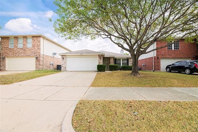 1st image of 2725 Peach Dr