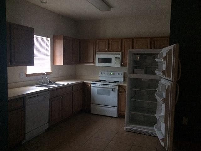1st image of 425 Thornton St APT F