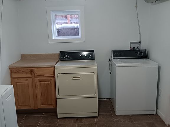 3rd image of 344 1/2 Warren Ave