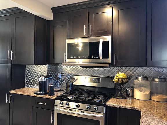 Kitchen - Main floor