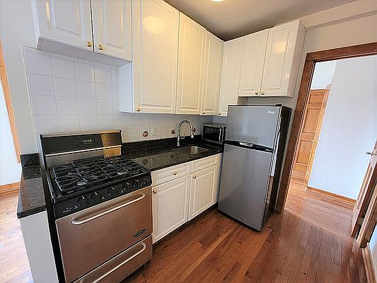 4th image of 417 W 43rd St #Y