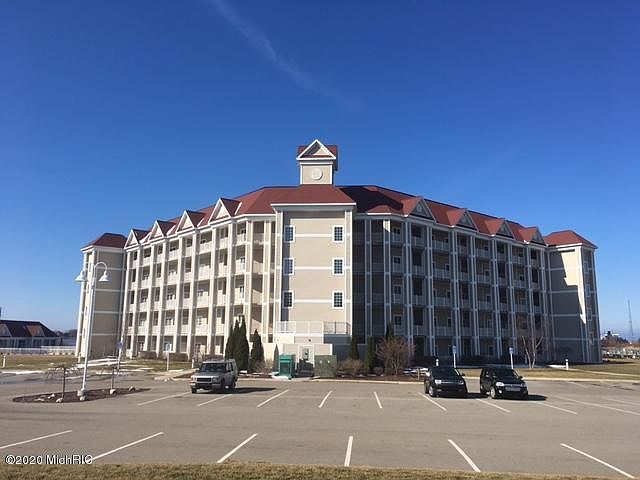 1st image of 224 Lakeside Dr #12