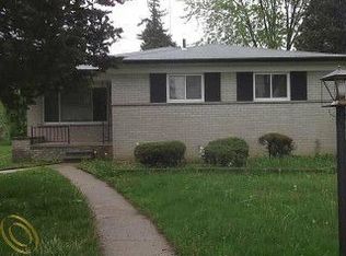 15887 Harden Cir, Southfield, MI 48075