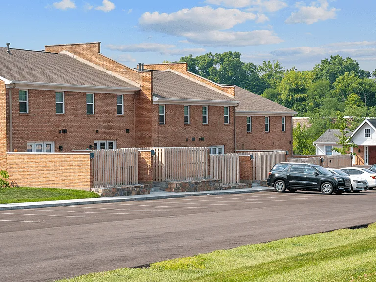 Galbraith Pointe Apartments and Townhomes — Photo 42