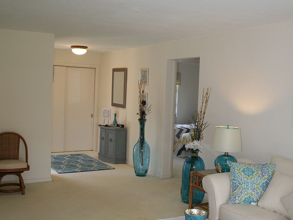 2nd image of 979 Oyster Ct